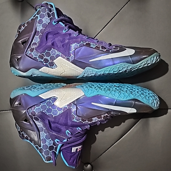 Nike LeBron 11 - Picture 2 of 5